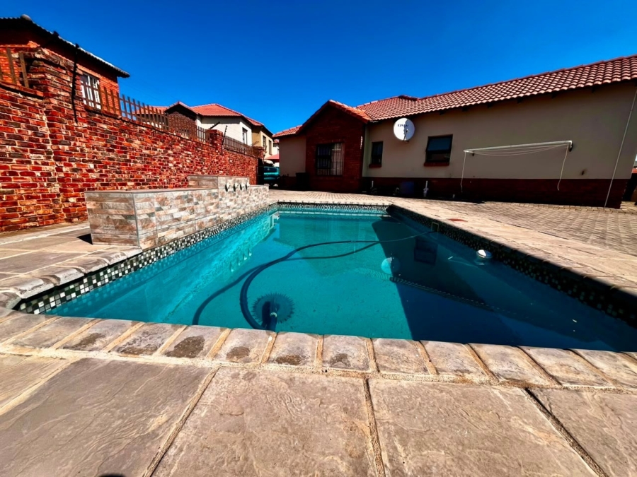 3 Bedroom Property for Sale in Waterval East North West